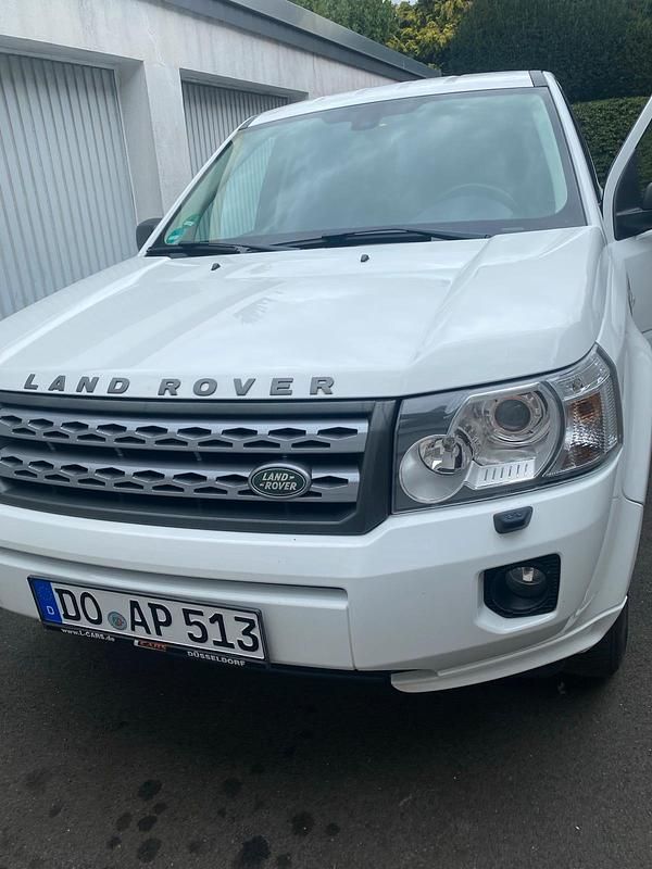 Weiß Gebraucht 2012 Land Rover Freelander 2 SUV | 9.000 € (Fairer Preis) - Bild 1/4