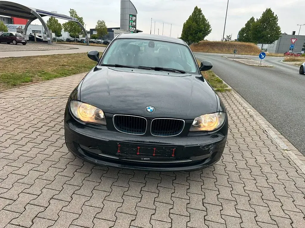 Gebraucht BMW 118 143 PS (105 kW) 2010 Schwarz Kleinwagen