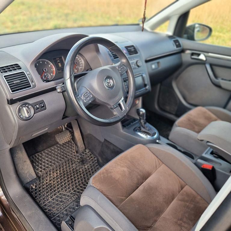 Gebraucht VW Touran 140 PS (102 kW) 2011 Braun Van / Kleinbus