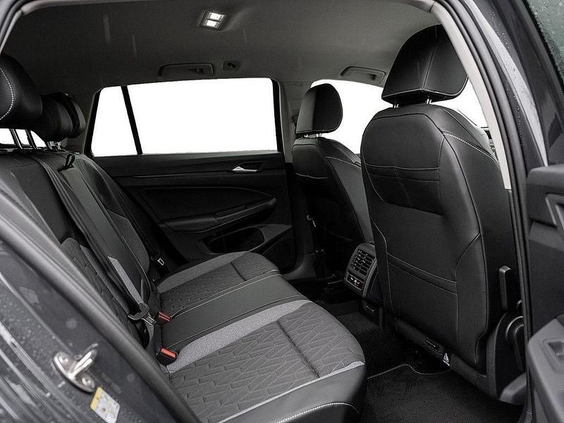 Neu VW Golf VIII 116 PS (85 kW) 2026 Uranograu Kombi
