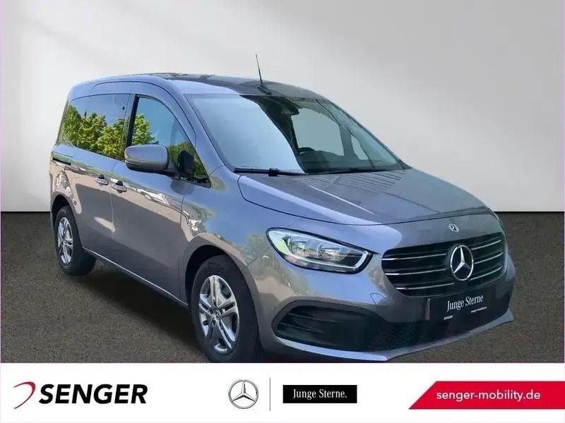 Grau Gebraucht 2023 Mercedes 180 Style Limousine | 24.750 € (Superpreis) - Bild 1/1