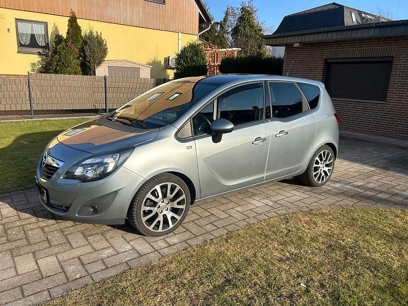 Gebraucht Opel Meriva Edition 140 PS (102 kW) 2012 Van / Kleinbus