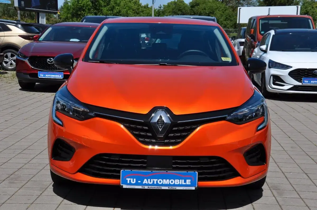 Używany Renault Clio V Equilibre 143 KM (105 kW) 2023 Pomarańczowy Hatchback