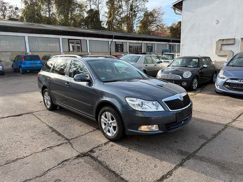 Gebraucht Skoda Octavia 105 PS (77 kW) 2011 Grau Kombi
