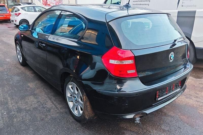Gebraucht BMW 116 122 PS (89 kW) 2010 Schwarz Kleinwagen