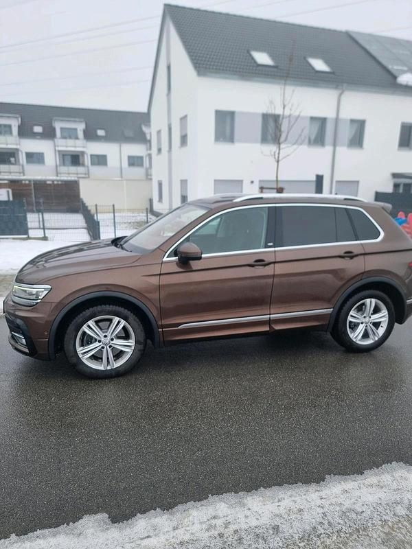 Braun Gebraucht 2017 VW Tiguan Sound SUV | 26.000 € - Bild 1/4