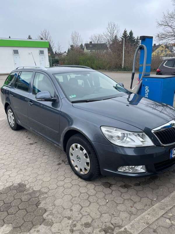 Grau Gebraucht 2010 Skoda Octavia Ambiente Kombi | 6.800 € (Fairer Preis) - Bild 1/4