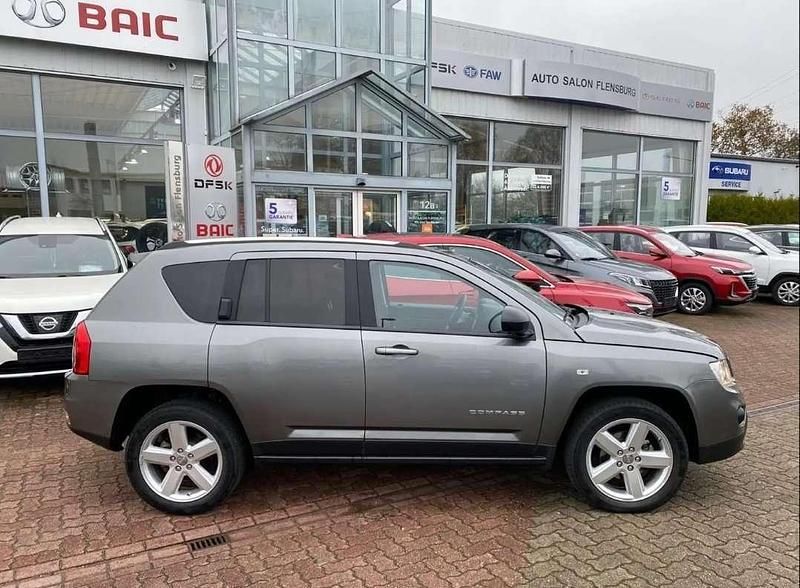 Gebraucht Jeep Compass Limited 136 PS (100 kW) 2015 Grau SUV