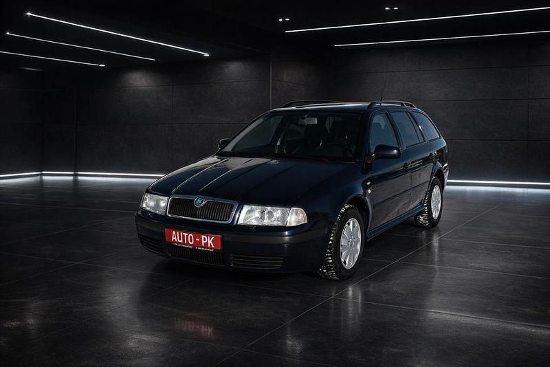 Blau Gebraucht 2001 Skoda Octavia Ambiente Kombi | 1.900 € (Teuer) - Bild 1/4