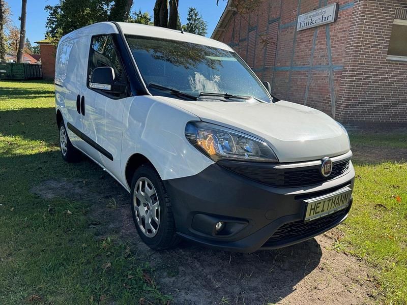 Gebraucht Fiat Doblò 95 PS (69 kW) 2021 Colore esterno (weiß) Van / Kleinbus