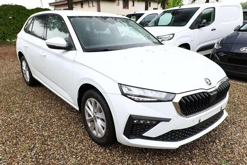 Moon weiß perleffekt Neu 2025 Skoda Scala Selection Kleinwagen | 24.133 € (Guter Preis) - Bild 1/4