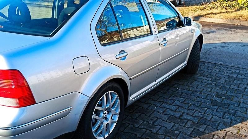 Second-hand VW Bora 102 CP (75 kW) 2002 Argintiu Berlinǎ
