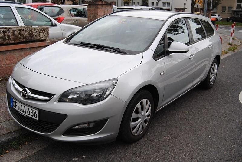 Silber Gebraucht 2016 Opel Astra Kombi | 4.880 € (Superpreis) - Bild 1/4