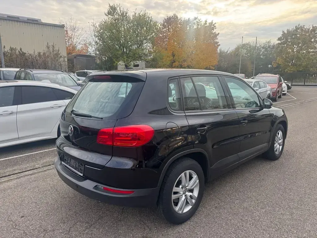 Gebraucht VW Tiguan Trendline 122 PS (89 kW) 2014 Schwarz SUV