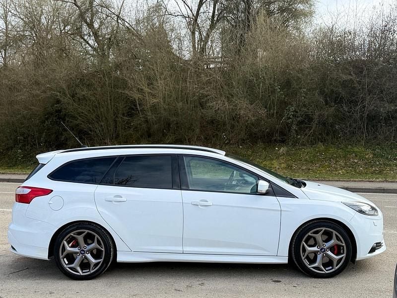 Gebraucht Ford Focus ST 250 PS (183 kW) 2015 Weiß Kombi