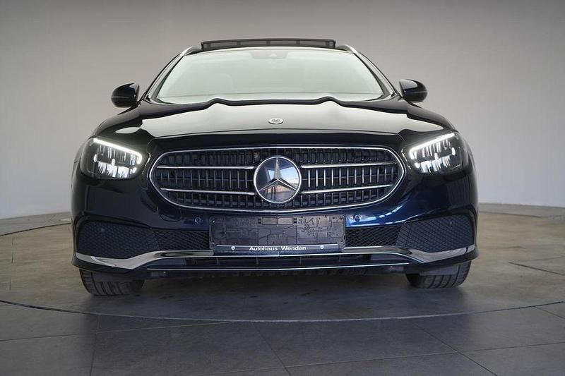 Gebraucht Mercedes E300 211 PS (155 kW) 2022 Blau Limousine