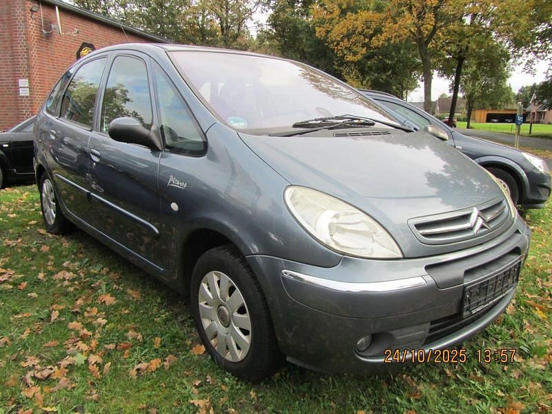 Grau Gebraucht 2005 Citroën Xsara Picasso Van / Kleinbus | 1.790 € (Fairer Preis) - Bild 1/4