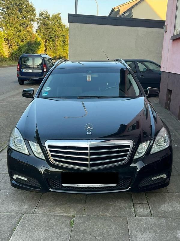 Schwarz Gebraucht 2009 Mercedes 350 Kombi | 11.999 € - Bild 1/4