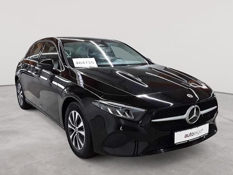 Gebraucht Mercedes A180 116 PS (85 kW) 2024 Nachtschwarz Limousine