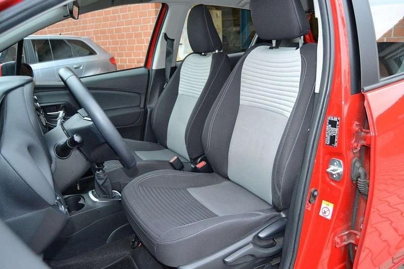 Gebraucht Toyota Yaris 111 PS (81 kW) 2017 Weiß Limousine