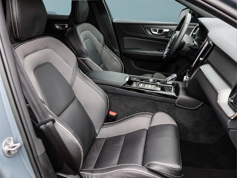 Gebraucht Volvo V60 349 PS (256 kW) 2023 Grau Kombi