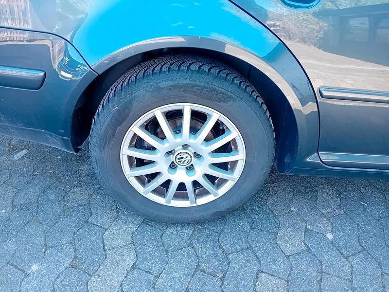 Second-hand VW Bora 105 CP (77 kW) 2003 Gri Berlinǎ