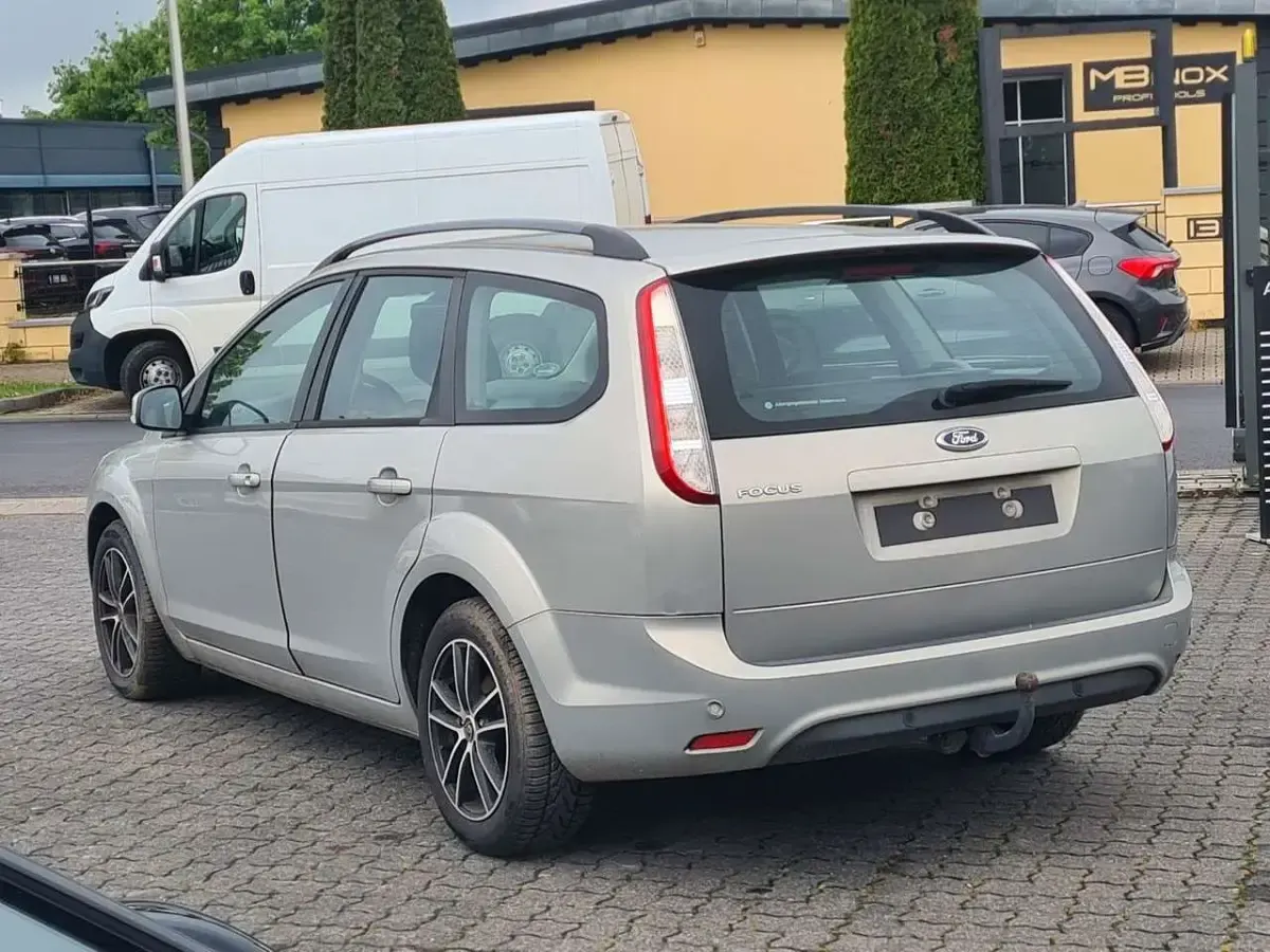 Gebraucht Ford Focus Style 125 PS (91 kW) 2010 Grau Kombi