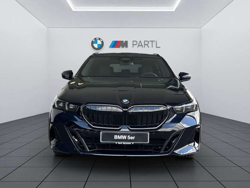 Neu BMW 520 M Sport 197 PS (144 kW) 2025 M carbonschwarz metallic Kombi
