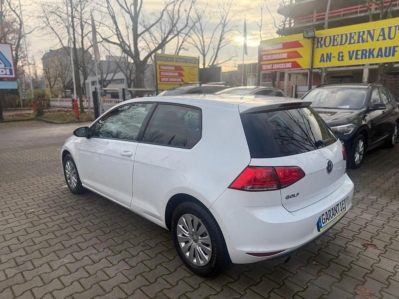 Gebraucht VW Golf VII Trendline 110 PS (80 kW) 2014 Weiß Kleinwagen