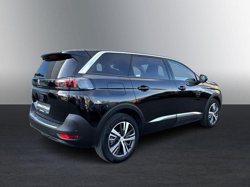 Gebraucht Peugeot 5008 Allure 131 PS (96 kW) 2022 Lackierung schwarz perla nera/ Van / Kleinbus