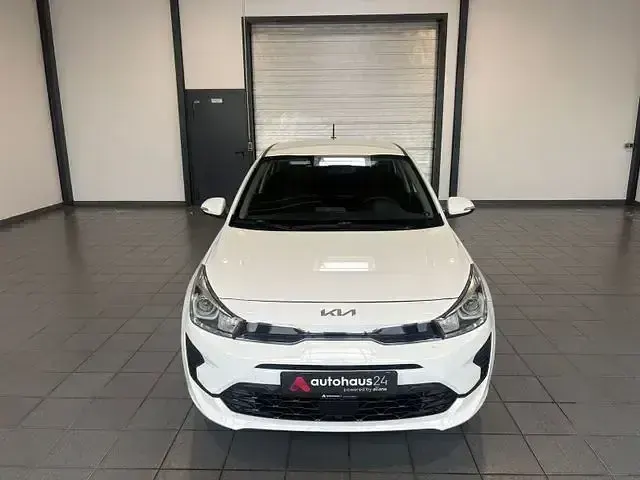 Używany Kia Rio Vision 84 KM (61 kW) 2023 Biały Hatchback