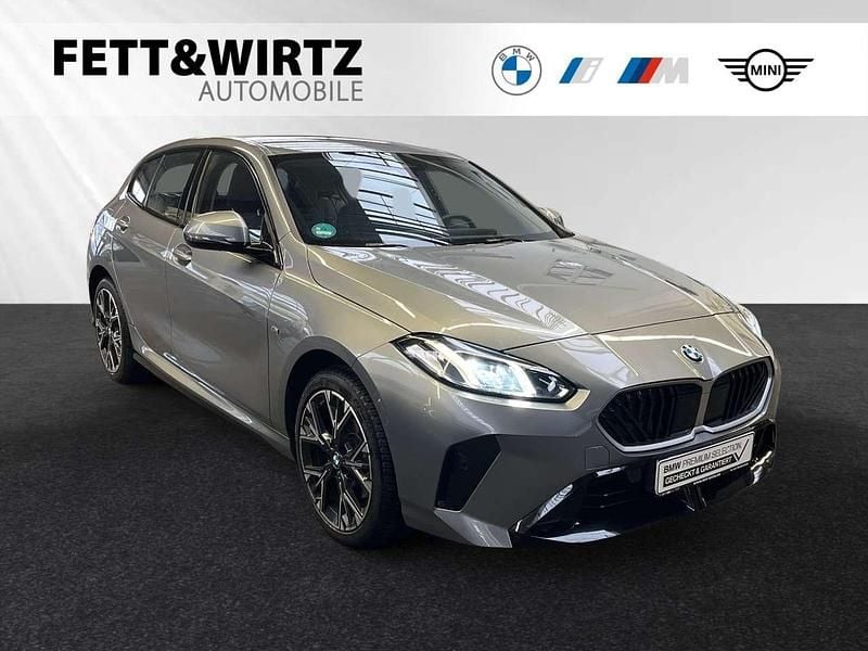Grau Gebraucht 2024 BMW 120 M Sport Kleinwagen | 31.900 € (Guter Preis) - Bild 1/3