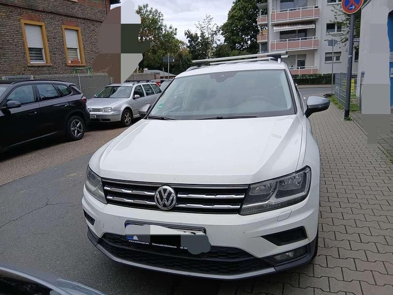 Weiß Gebraucht 2018 VW Tiguan Allspace Comfortline SUV | 17.800 € (Etwas zu teuer) - Bild 1/4