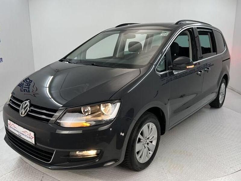Gebraucht VW Sharan Comfortline 150 PS (110 kW) 2017 Grau Van / Kleinbus