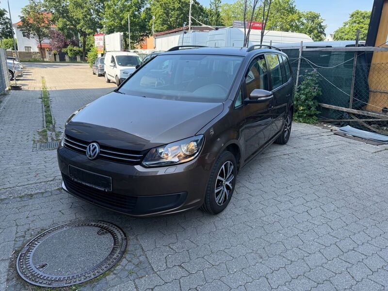 Braun Gebraucht 2011 VW Touran Trendline Van / Kleinbus | 4.490 € (Fairer Preis) - Bild 1/4