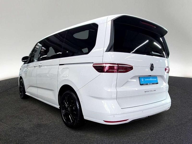 Gebraucht VW Multivan Life 150 PS (110 kW) 2024 Weiß Van
