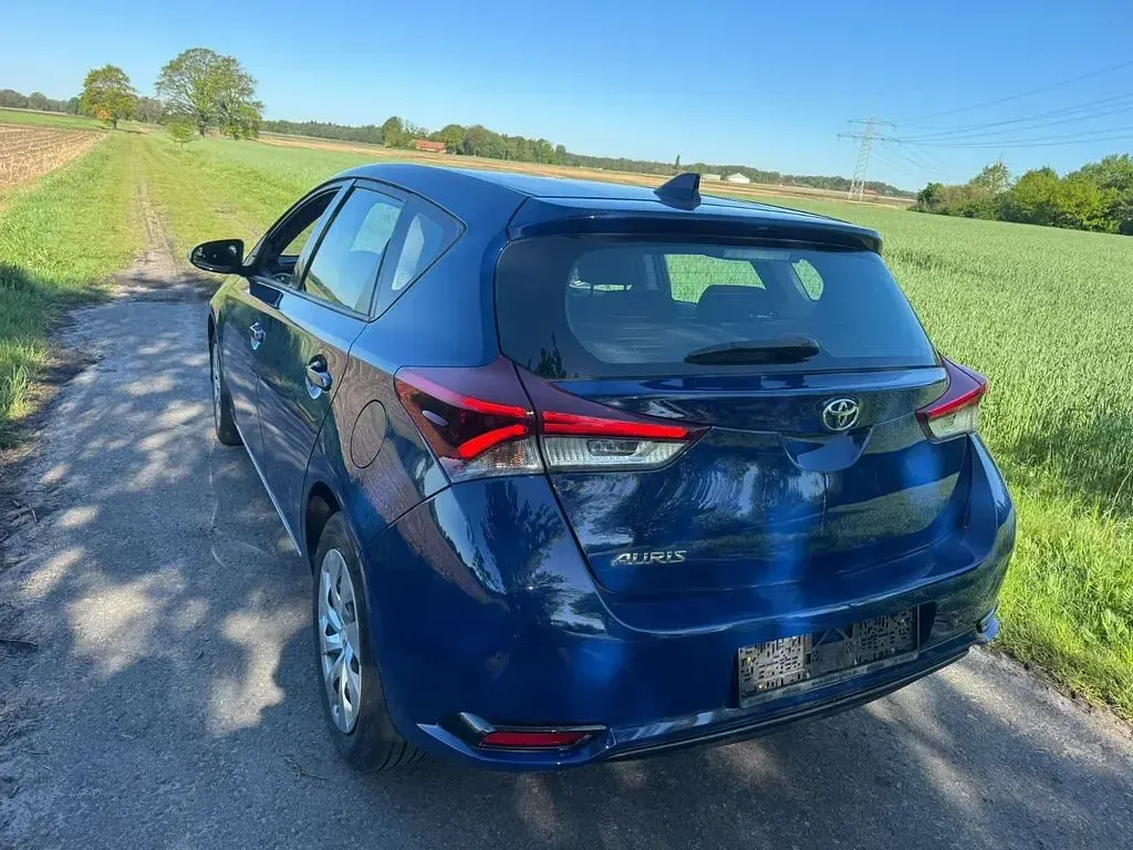 Gebraucht Toyota Auris Cool 99 PS (72 kW) 2017 Blau Limousine