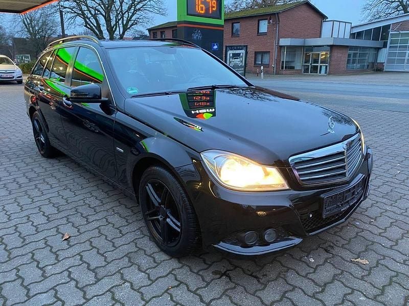 Schwarz Gebraucht 2011 Mercedes C200 Limousine | 7.999 € (Guter Preis) - Bild 1/4
