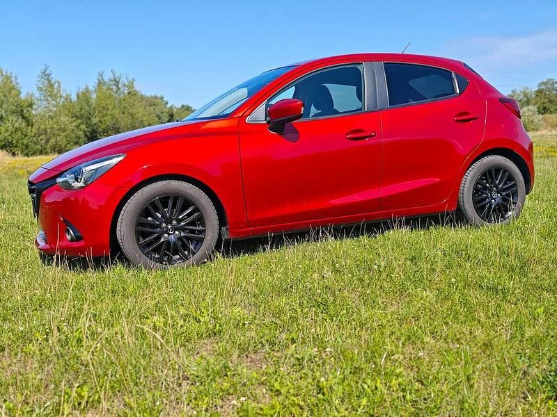 Rot Gebraucht 2016 Mazda 2 Sports-Line Limousine | 8.190 € (Guter Preis) - Bild 1/4