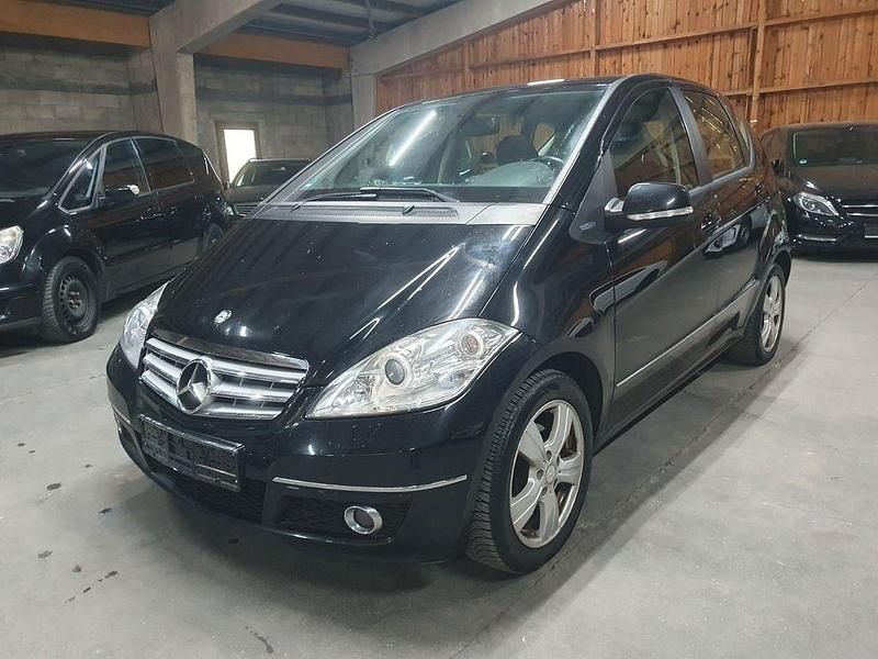 Schwarz Gebraucht 2010 Mercedes A180 Limousine | 1.990 € (Superpreis) - Bild 1/4