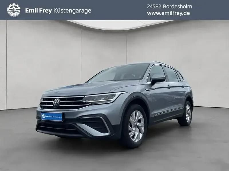 Silber Gebraucht 2024 VW Tiguan Allspace Life SUV | 32.680 € (Superpreis) - Bild 1/4