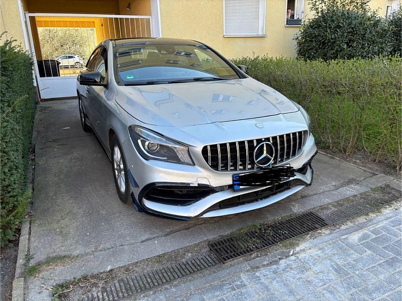 Gebraucht Mercedes CLA200 StreetStyle 136 PS (100 kW) 2015 Schwarz Coupé