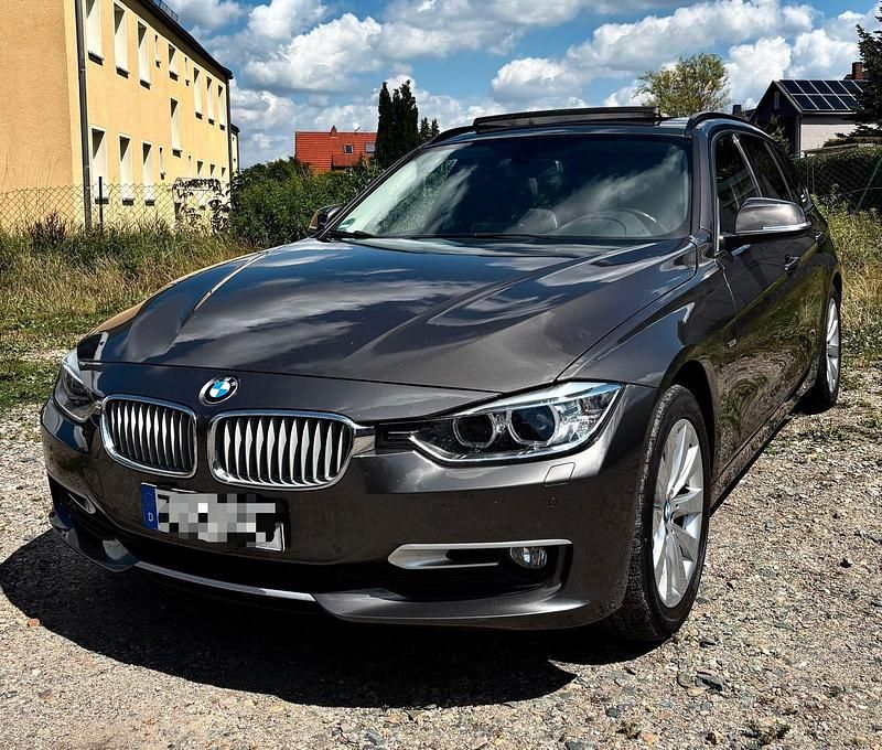 Braun Gebraucht 2013 BMW 320 Comfort Edition Kombi | 9.999 € (Guter Preis) - Bild 1/4