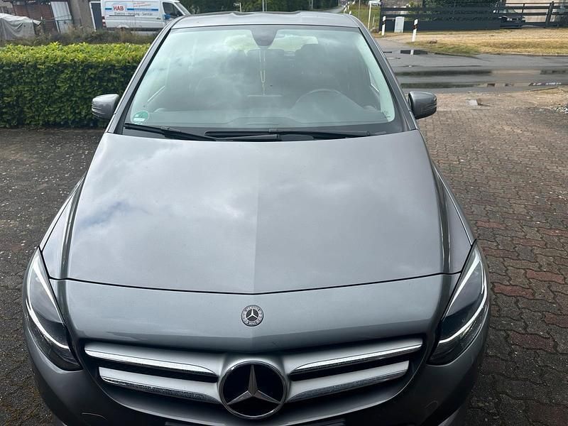Gebraucht 2017 Mercedes B180 Van / Kleinbus | 13.100 € (Guter Preis) - Bild 1/4