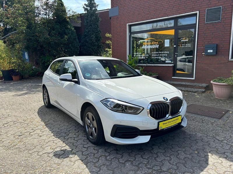 Weiß Gebraucht 2021 BMW 118 Advantage Kleinwagen | 19.990 € (Fairer Preis) - Bild 1/4