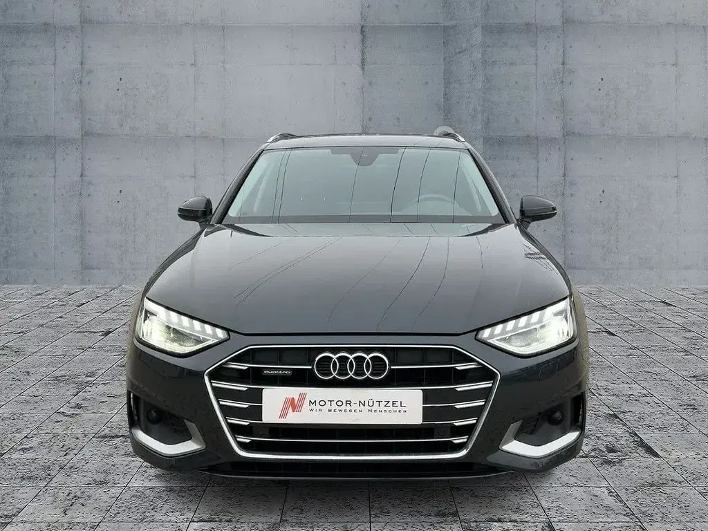 Używany Audi A4 Advanced 204 KM (150 kW) 2022 Szary Kombi