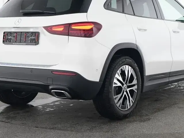 Gebraucht Mercedes GLA180 Advanced 136 PS (100 kW) 2025 Unilack polarweiß SUV