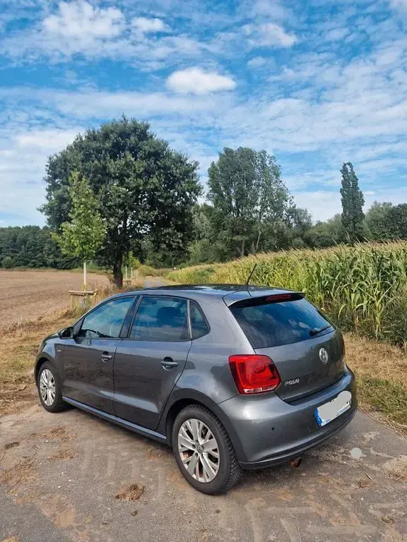 Gebraucht VW Polo Life 90 PS (66 kW) 2013 Grau Kleinwagen