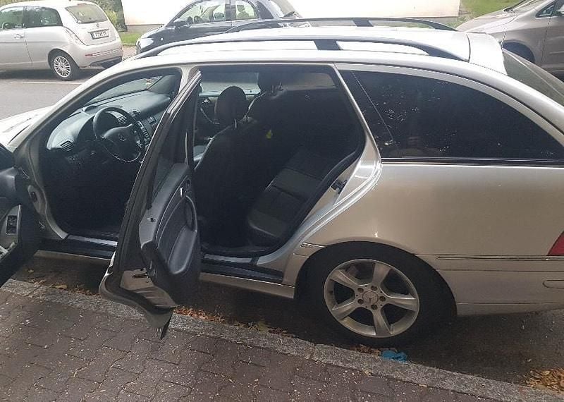 Silber Gebraucht 2004 Mercedes C220 Avantgarde Kombi | 1.600 € (Superpreis) - Bild 1/4