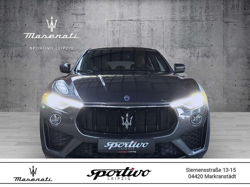 Grau Gebraucht 2020 Maserati Levante SUV | 58.111 € (Teuer) - Bild 1/4